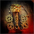 Руническая мельница-малышка, полимерная черная рукоять с рунами Ключ и Победа 10010